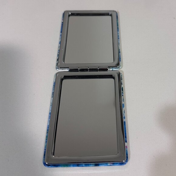 Monet Water Lily Travel Mirror – Compact & Elegant - Picture 3 of 3